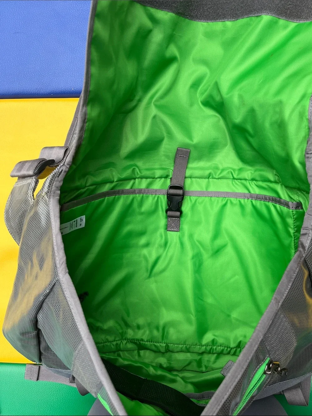 Patagonia’s Gray Messenger Bag with Green Accents older black hole